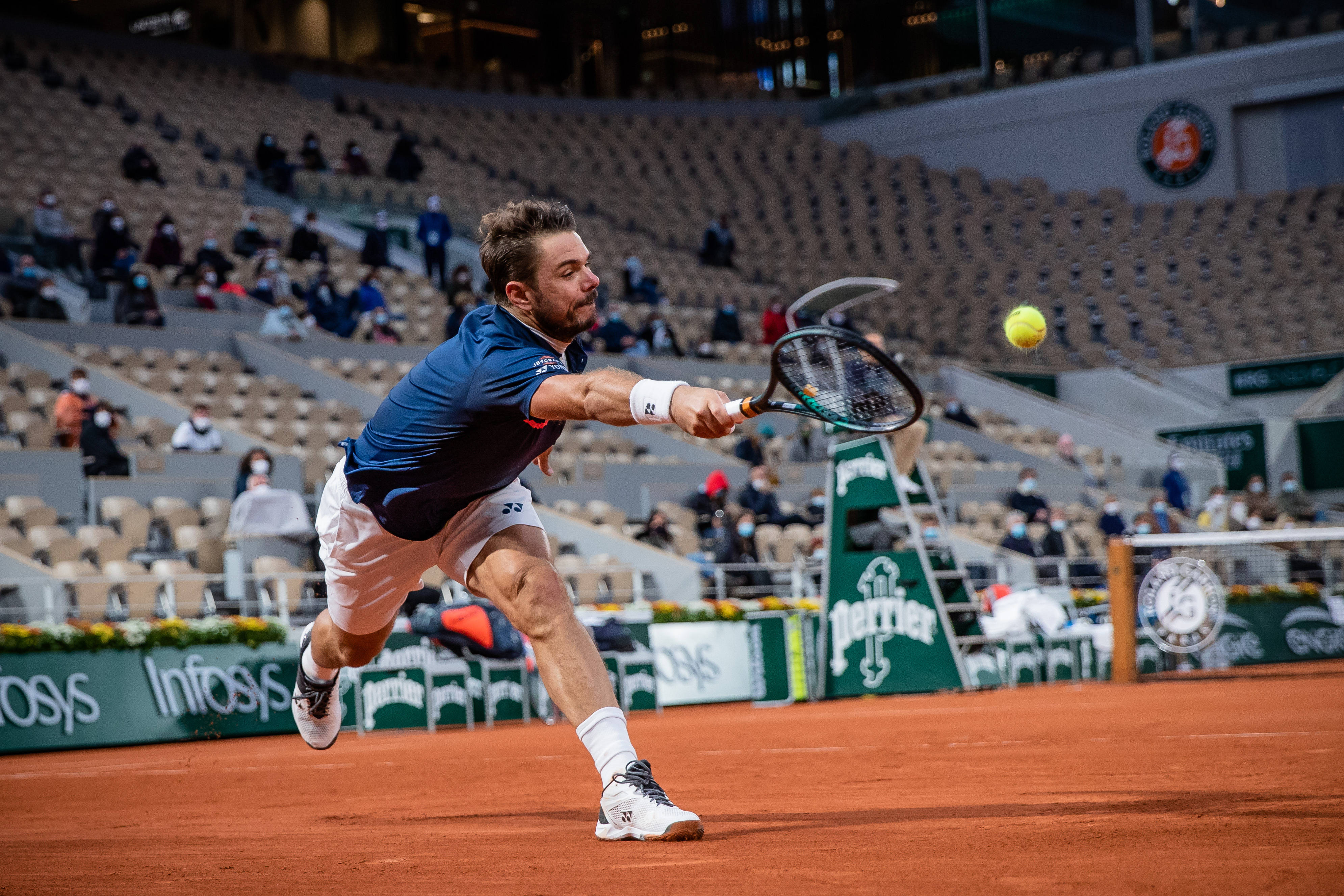 包含意大利网球队力克日本网球队，瓦林卡绝境逆转的词条