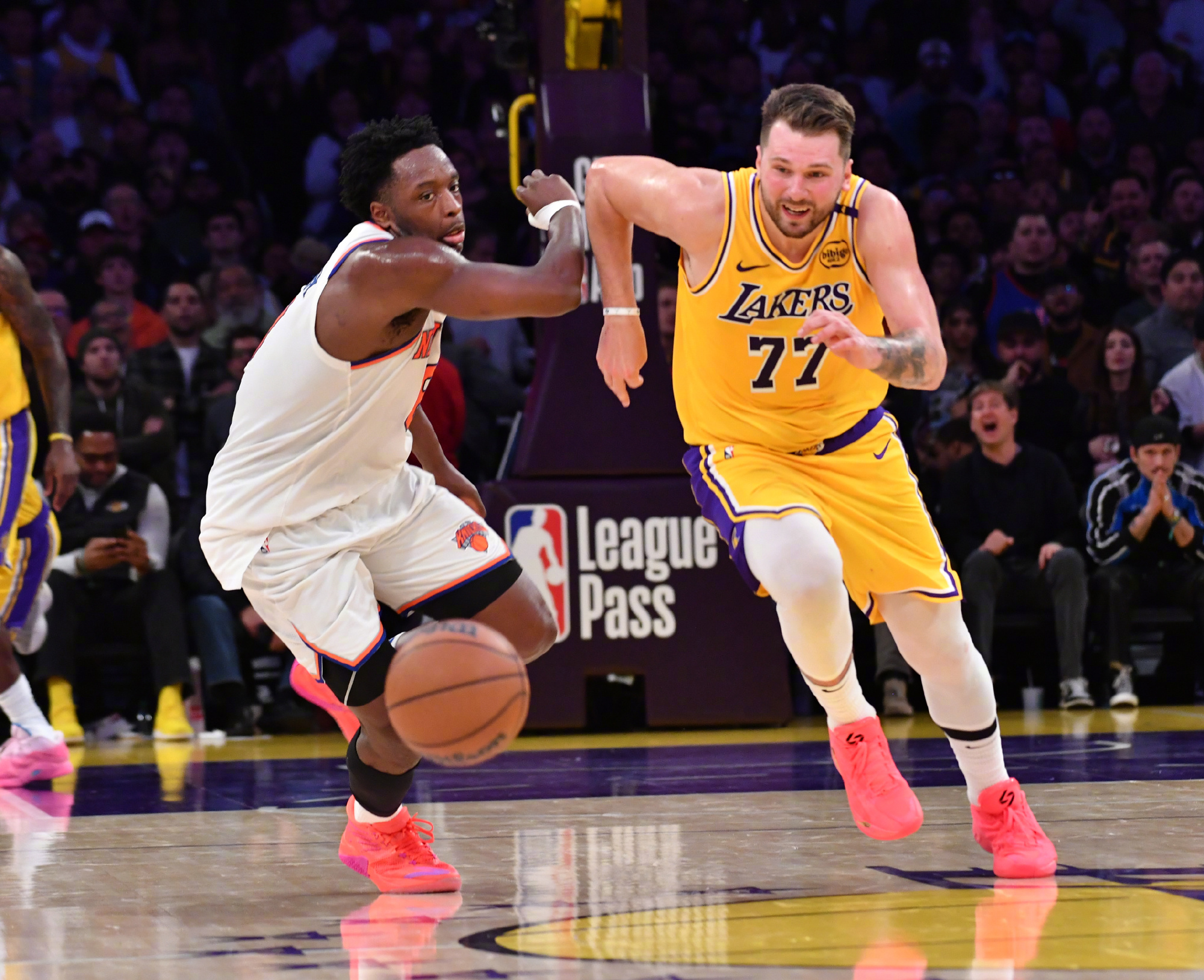 包含湖人B队鏖战掘金，巴恩斯打破历史纪录的词条