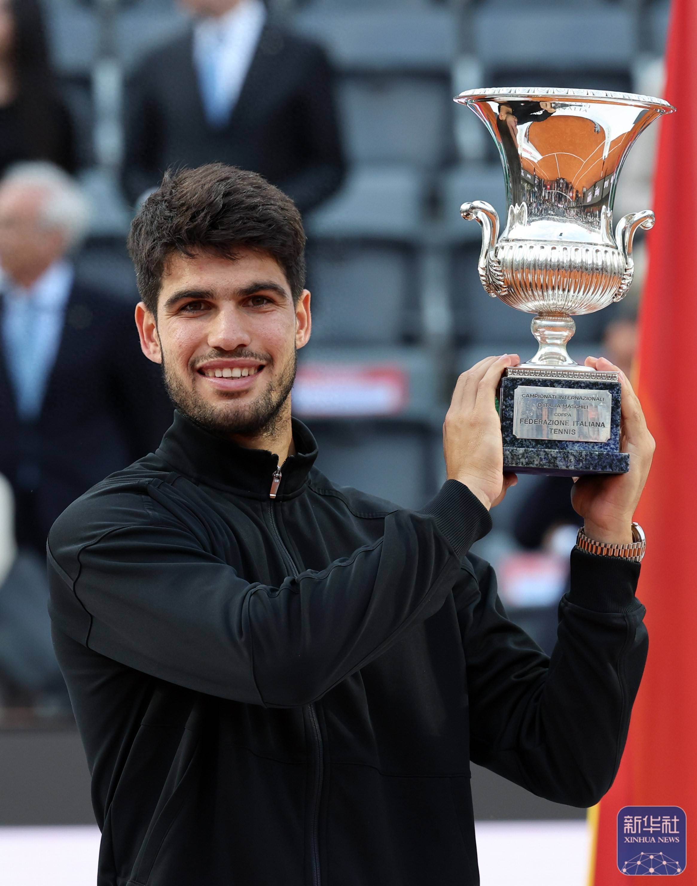 包含世界网球队碾压澳大利亚网球队，阿尔卡拉斯惊艳世界的词条