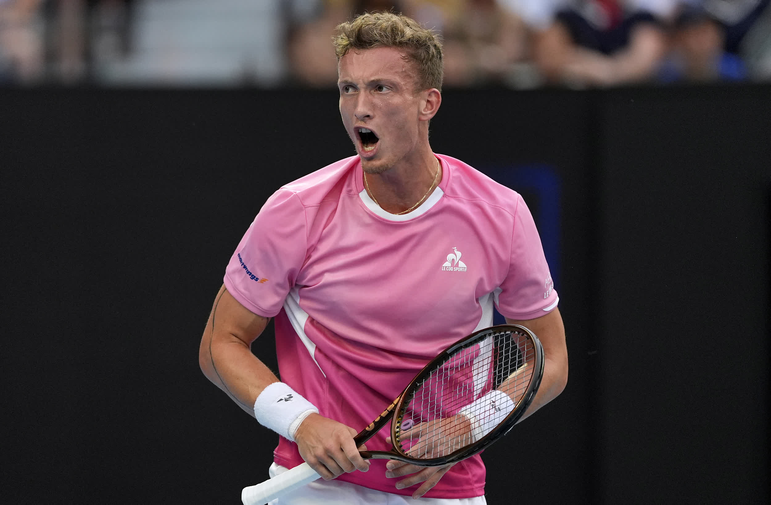 关于世界网球队血洗意大利网球队，德约科维奇送出助攻的信息