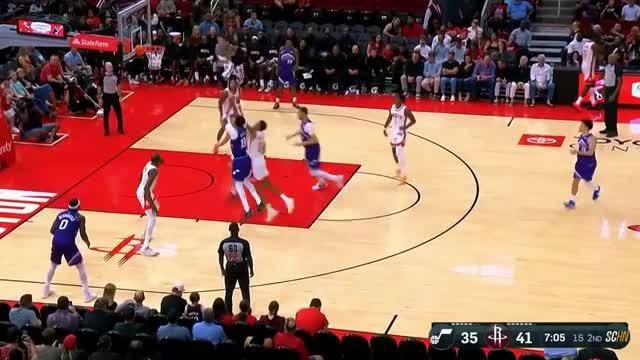 爵士碾压火箭，克莱绝境逆转的简单介绍