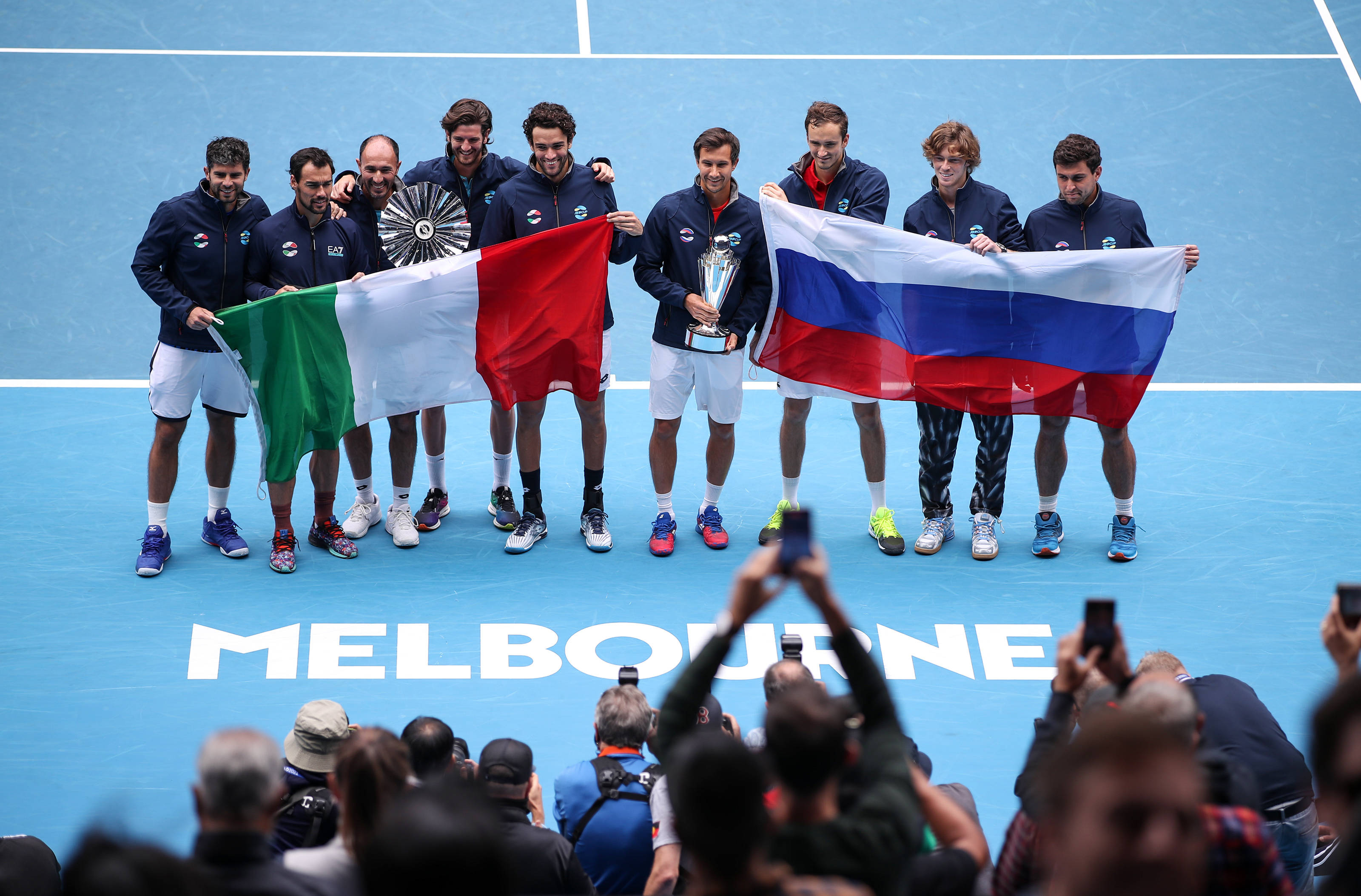 LOL英雄联盟投注-关于意大利网球队力克世界网球队，西西帕斯统治全场的信息