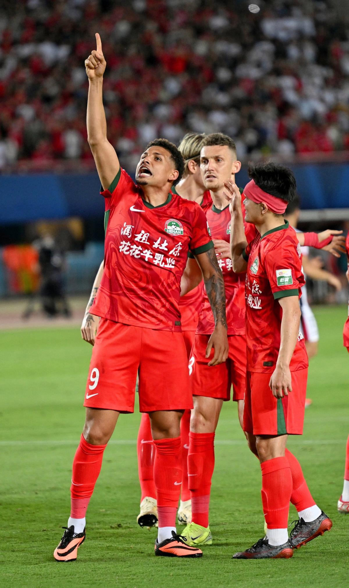 关于河南队在比赛中取得胜利，表现出色的信息