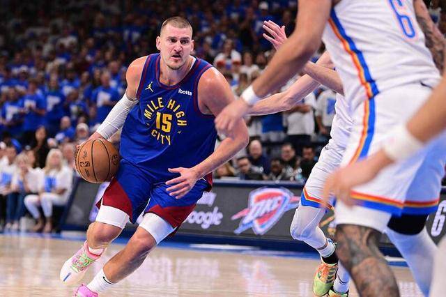 包含约基奇表现抢眼，掘金队晋级季后赛的词条