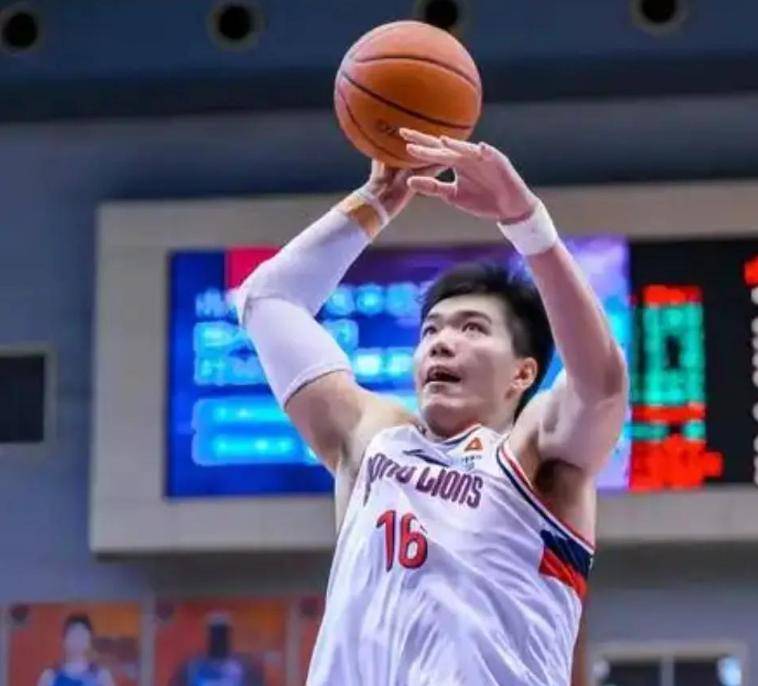 包含广东男篮努力训练备战欧预赛，意欲夺冠的词条