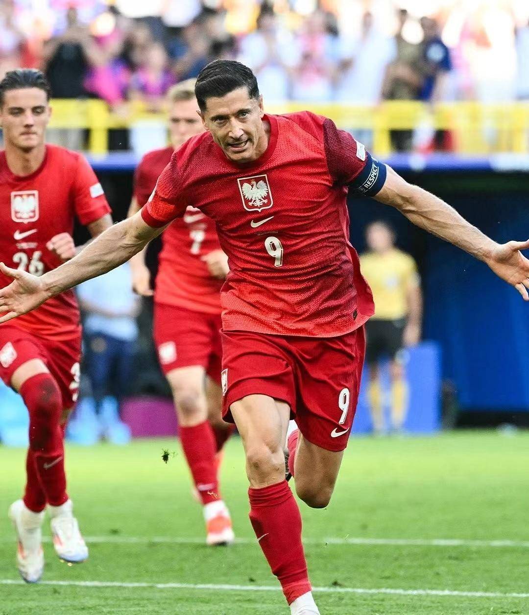 英雄联盟竞猜-关于波兰国家队逼平对手，小组出线形势不明朗的信息