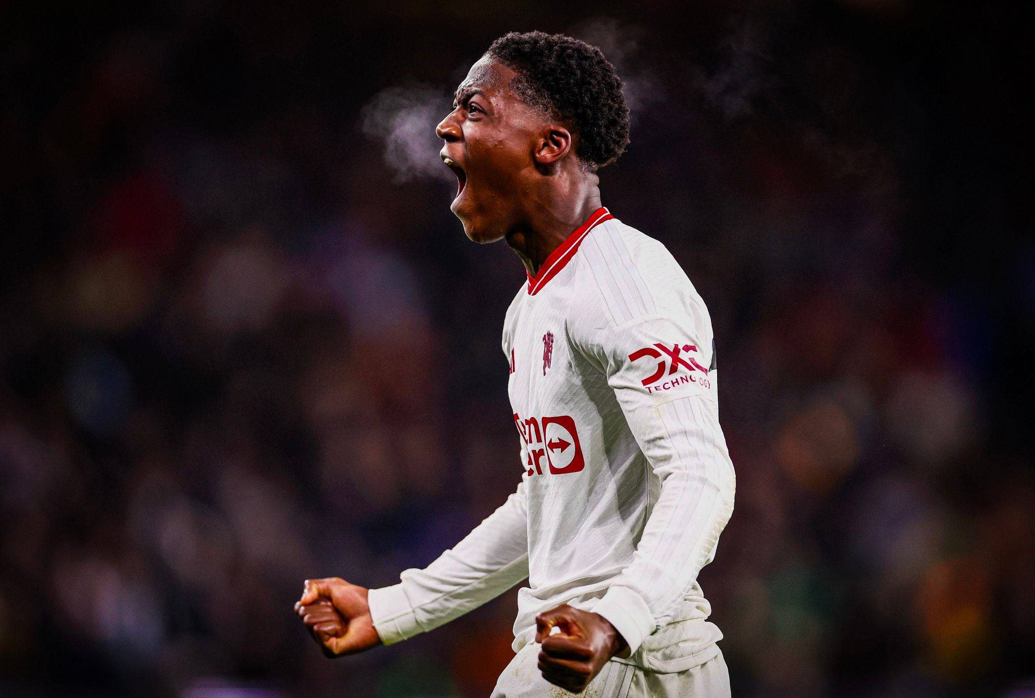 lol竞猜-曼联中场表现抢眼，获得好评的简单介绍