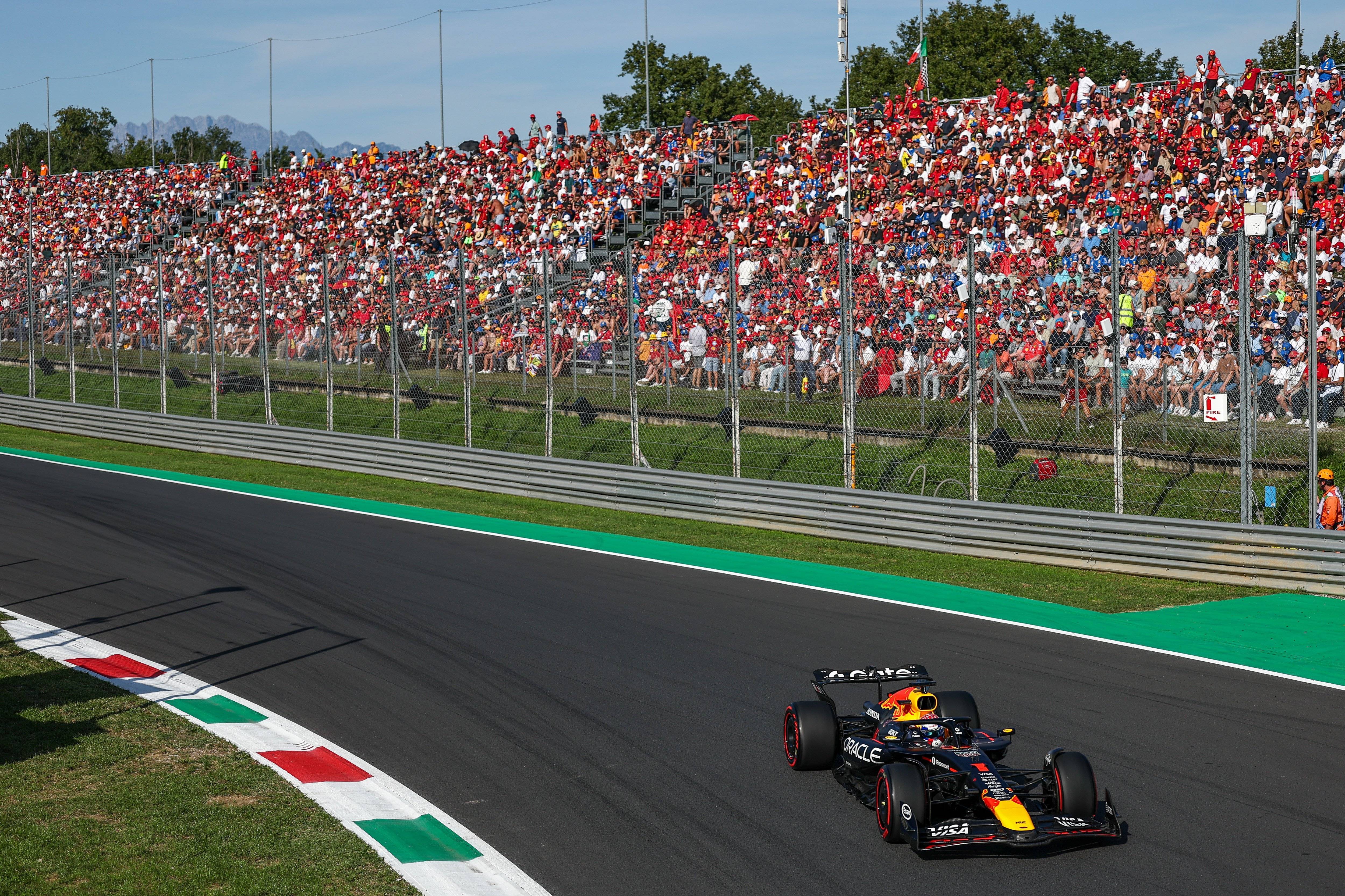 LOL电竞动态-关于红牛车队翻盘阿斯顿马丁，皮亚斯特里惊艳四座的信息