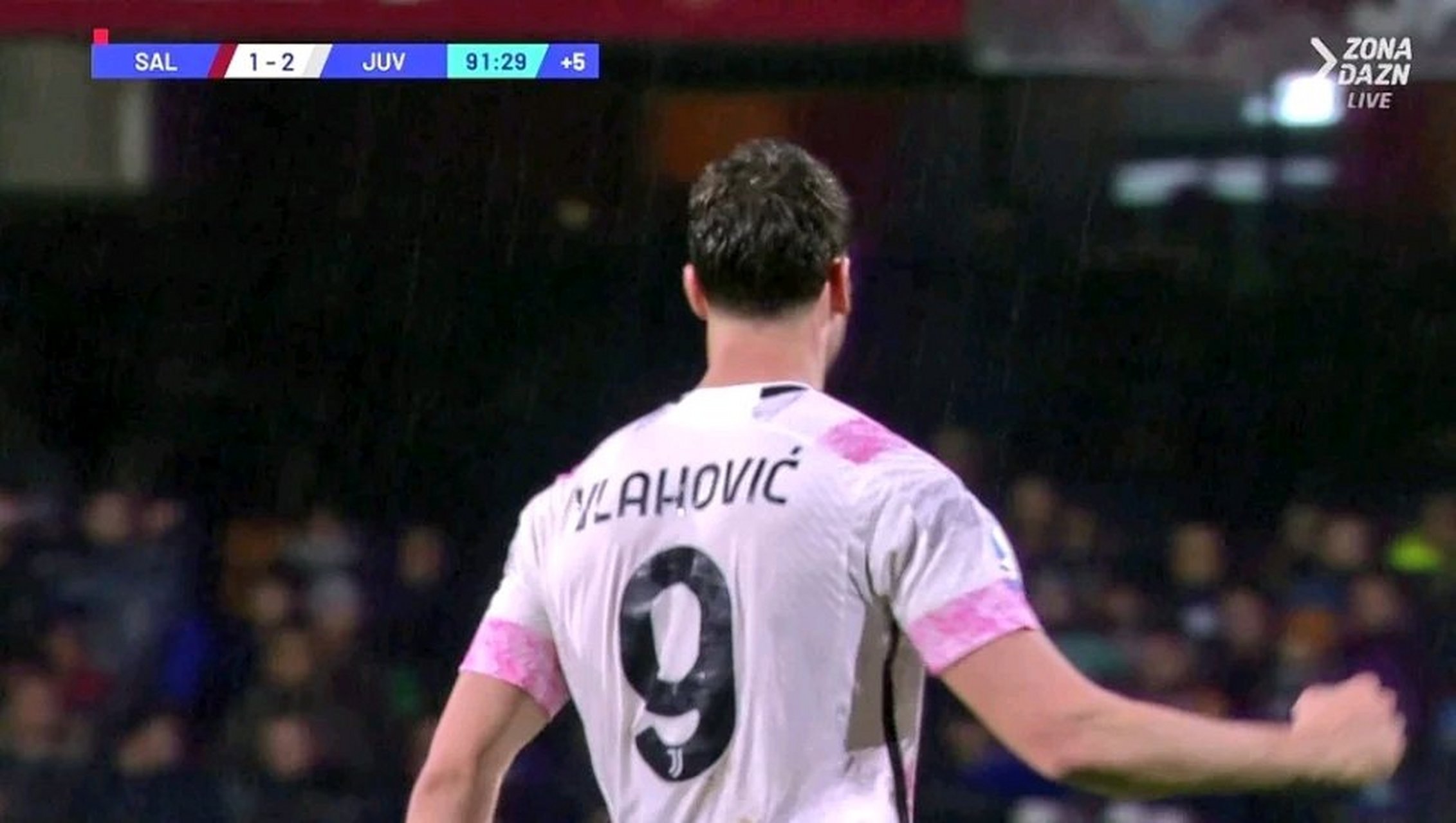 尤文险胜国际米兰，穆勒绝境逆转的简单介绍