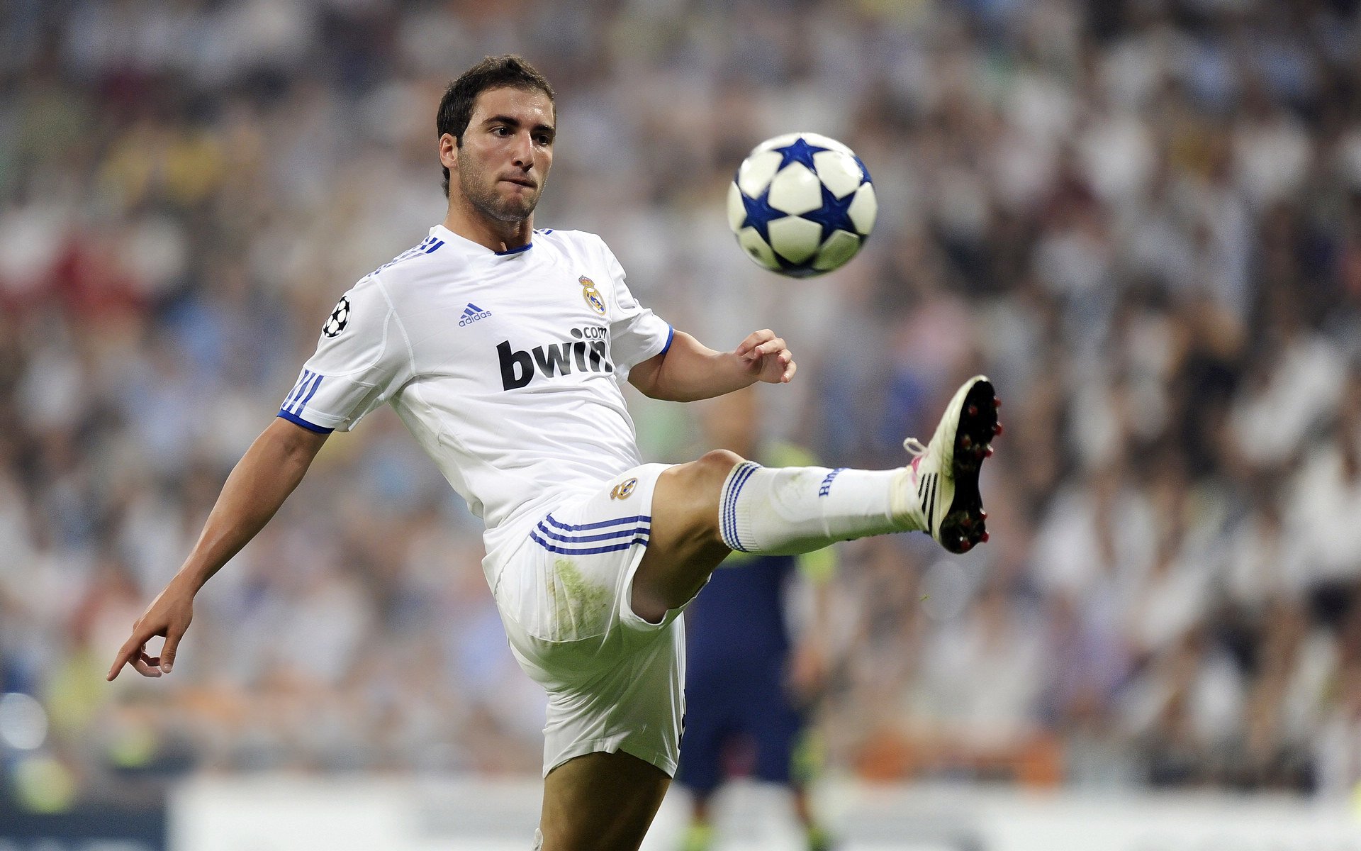 坎特硬仗之王本色尽显，AC米兰争冠战加拿大式坚韧胜出